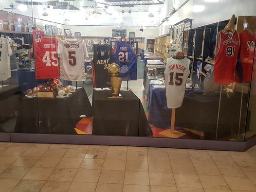Lansing Mall Sports Card And Memorabilia Show
