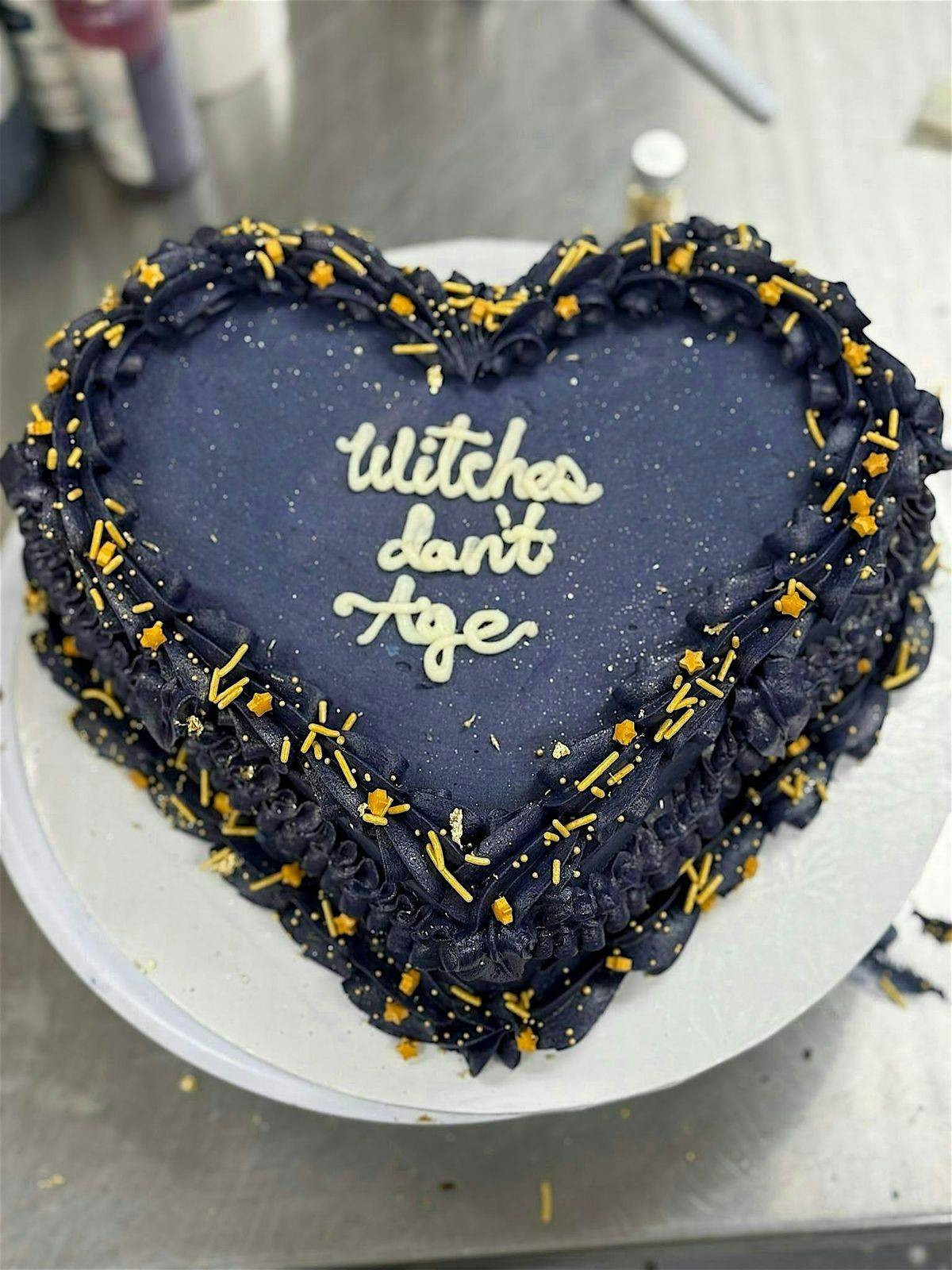 Halloween theme Vintage Heart Cake Class with Mimosas!