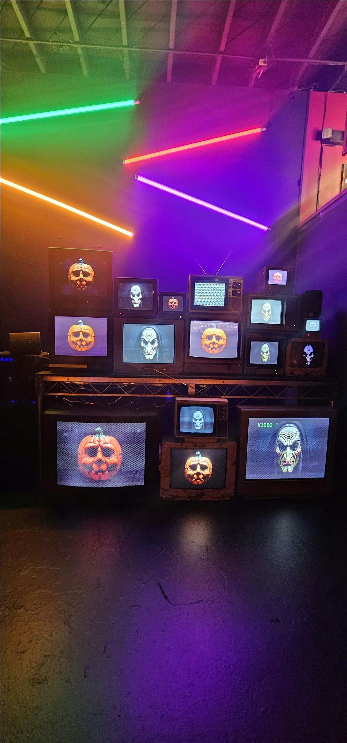 Multi-Set Horror-Themed Studio - OCTOBER