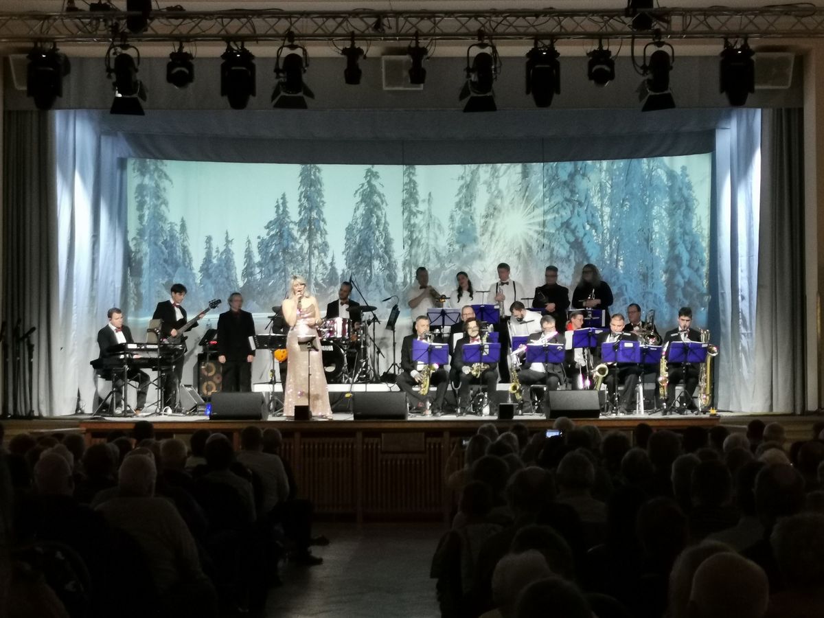 Weihnachtskonzert \u201eWinterwunderland\u201c der Querfurt Big Band 