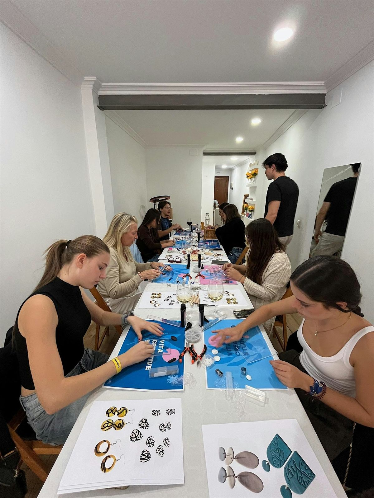 Taller de Pendientes + Vino Ilimitado Madrid
