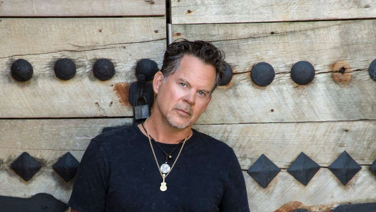 Gary Allan at John T. Floore Country Store 