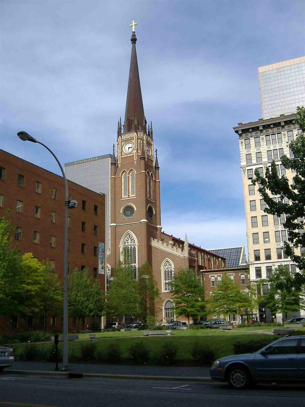 Louisville Audio Tour: Whiskey, Wonders, and Timeless Towers