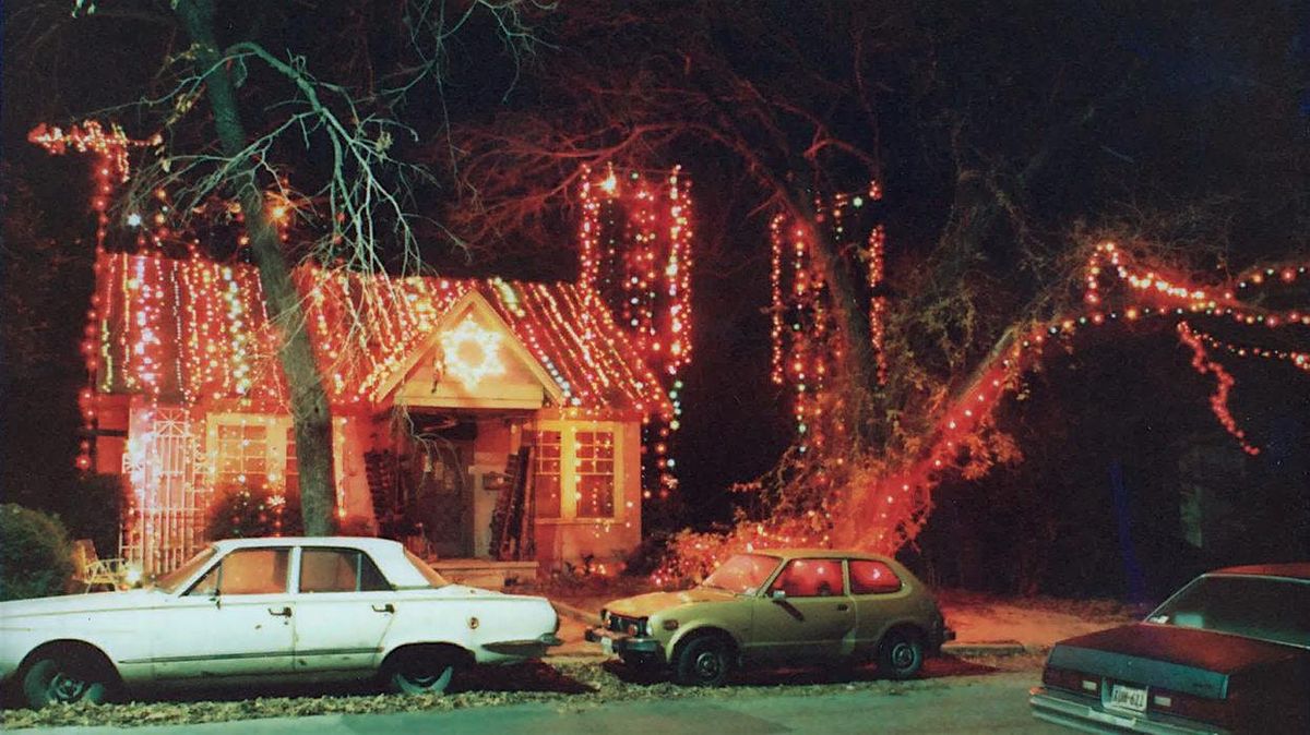 Festive Walk to the 37th Street Lights