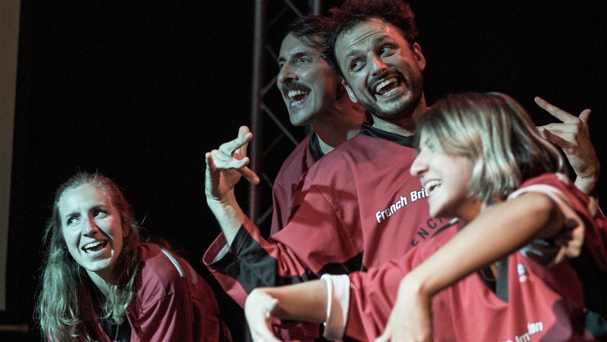 MATCH D'IMPRO EN FRAN\u00c7AIS - FBI VS LES OURS DANS LA BAIGNOIRE (PARIS)