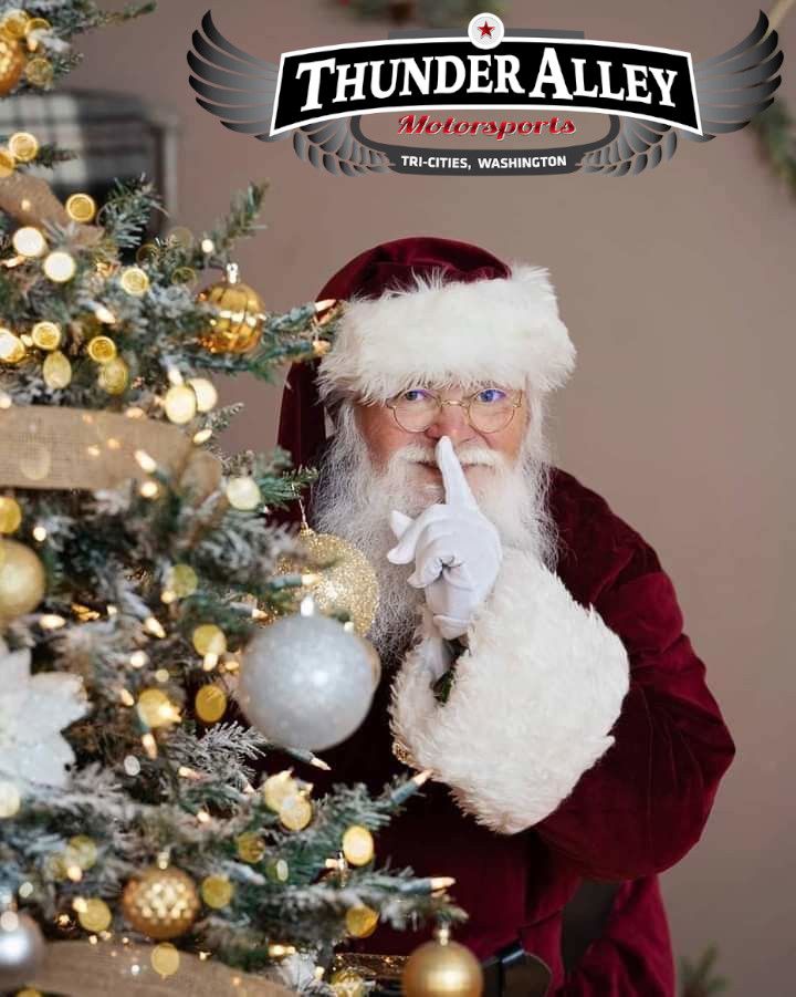 Santa is coming to Thunder Alley! FREE PICTURES!