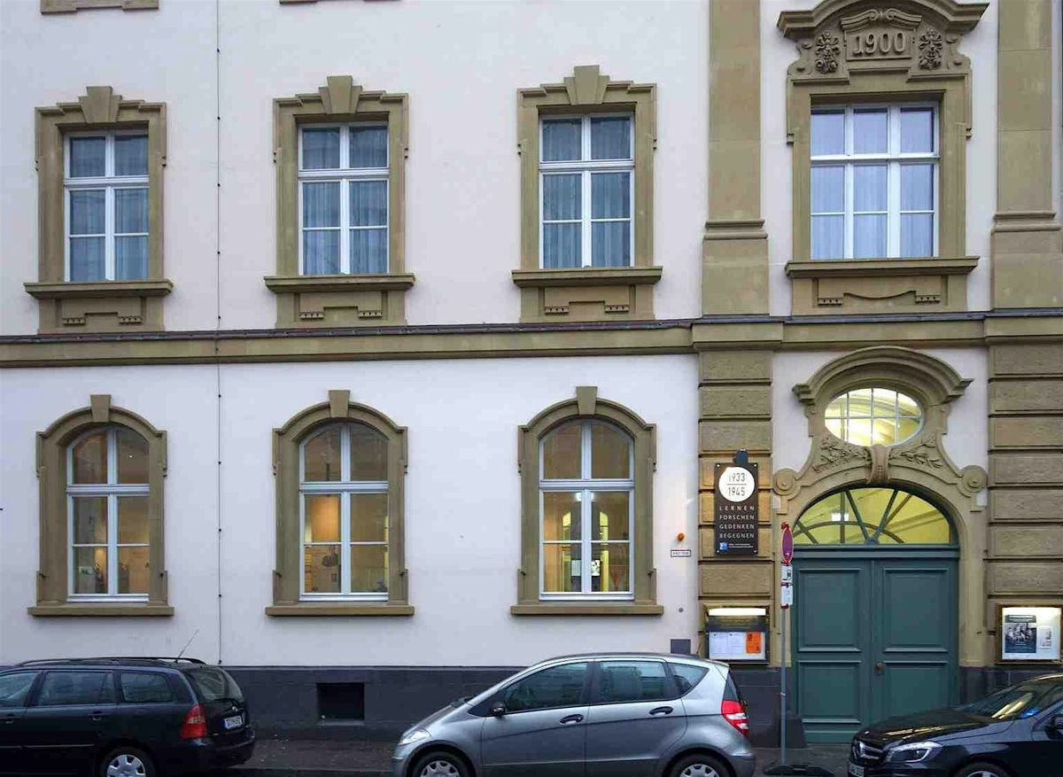 D\u00fcsseldorf Audio Tour: Artistry, Legends, and the Old Town Enigma