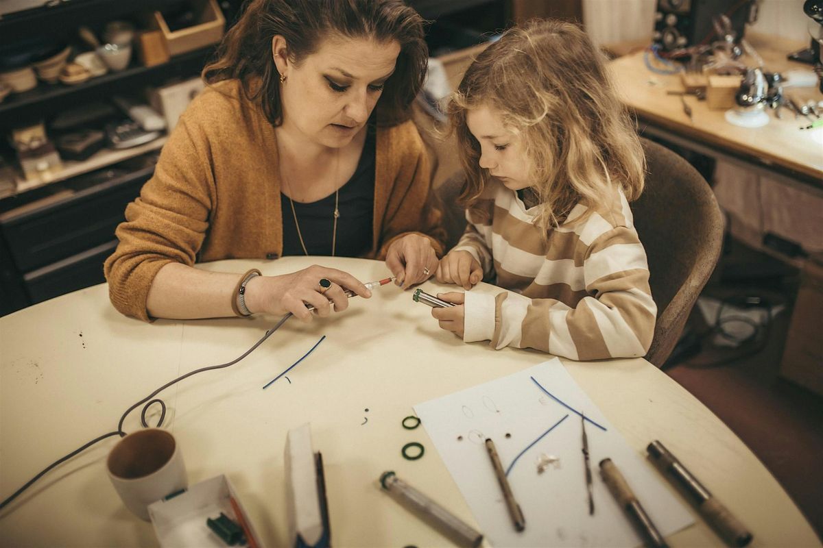 TOGETHER workshop. Eva Schreuder & Helena and Sisters