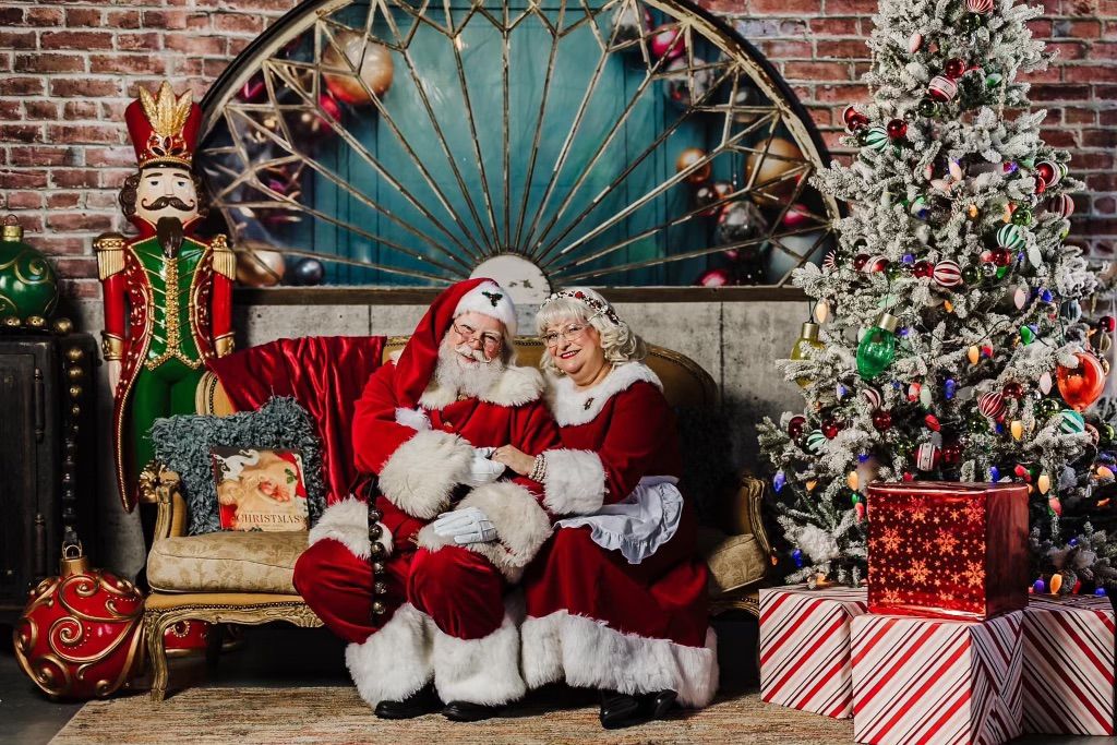 Santa and Mrs Claus at King Gyros! 