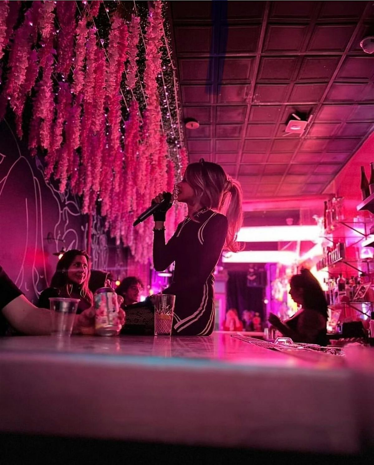 Nightclub Jungle Draglesque