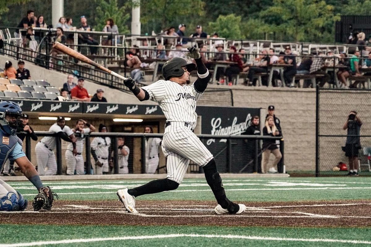 Lake Country DockHounds at Milwaukee Milkmen at Franklin Field WI