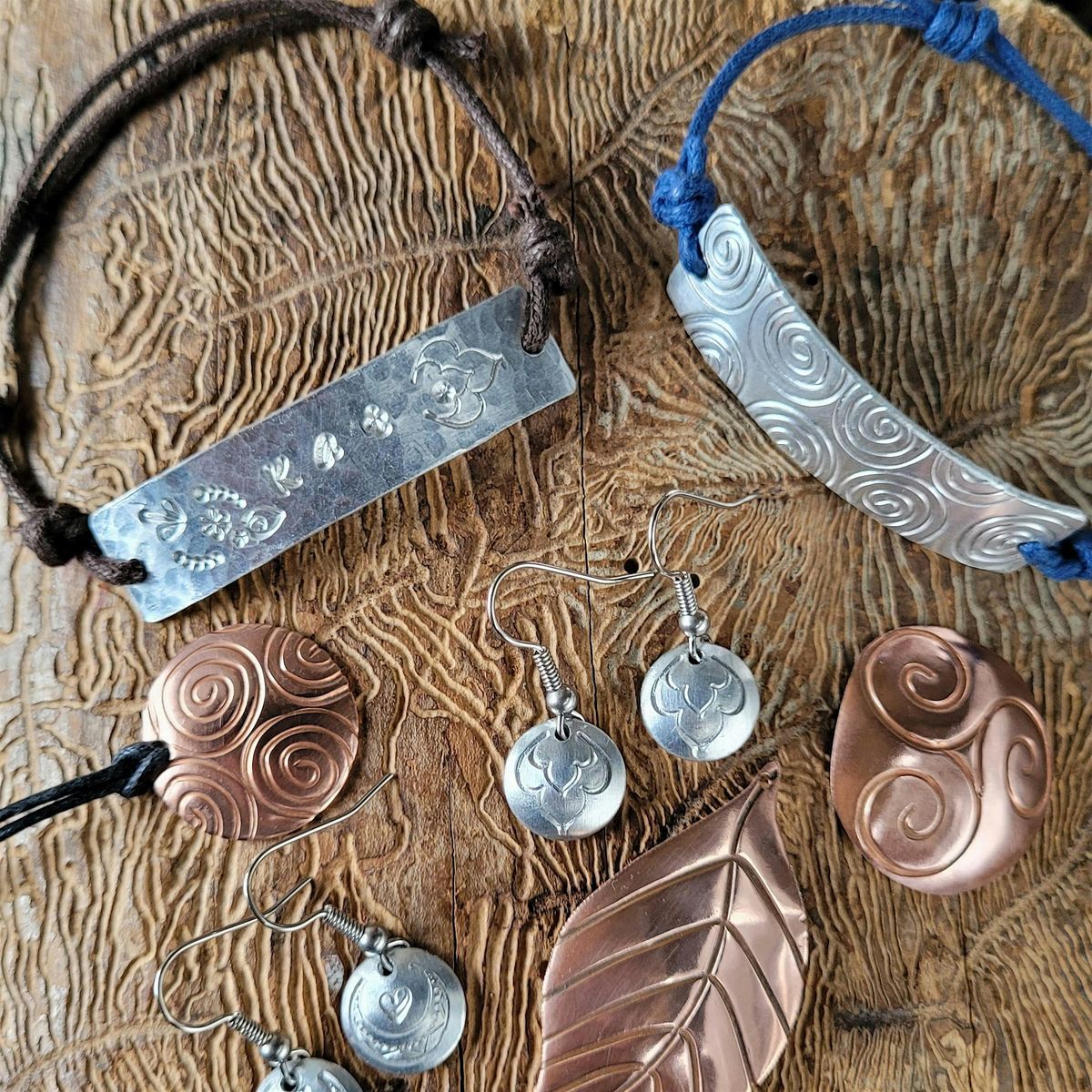 Gemwaith a Lles \/ Jewellery & Wellbeing: gyda\/with Karen Williams & Barod