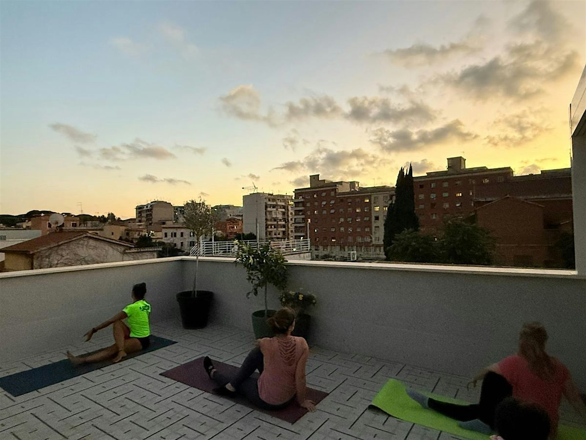 Yoga class at sunset in Pigneto on a private terrace con Pignetismi