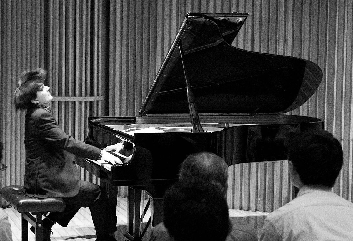 Internationally acclaimed pianist Angelo Villani live in Concert!