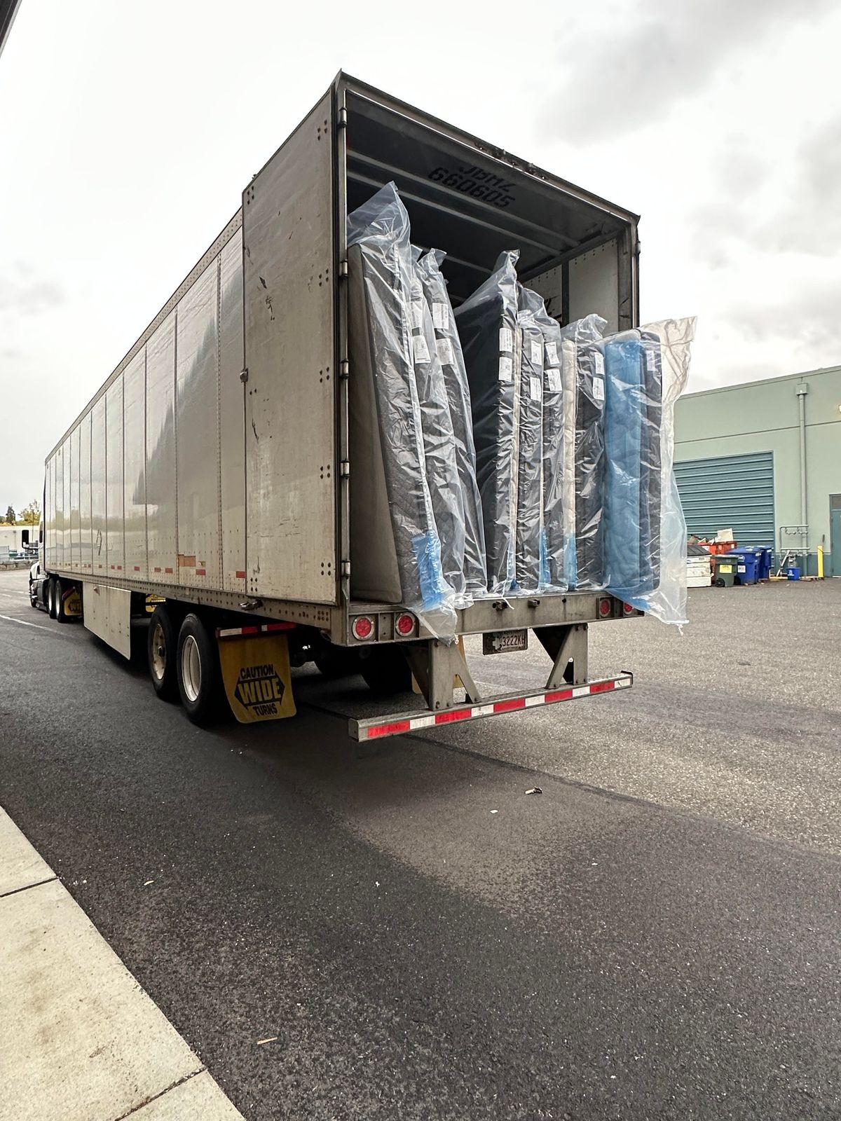 MATTRESS TRUCKLOAD CLEARANCE EVENT! 50-80% off retail stores!