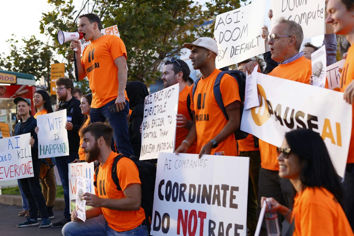 Protest outside the State Department: AI Treaty Now!