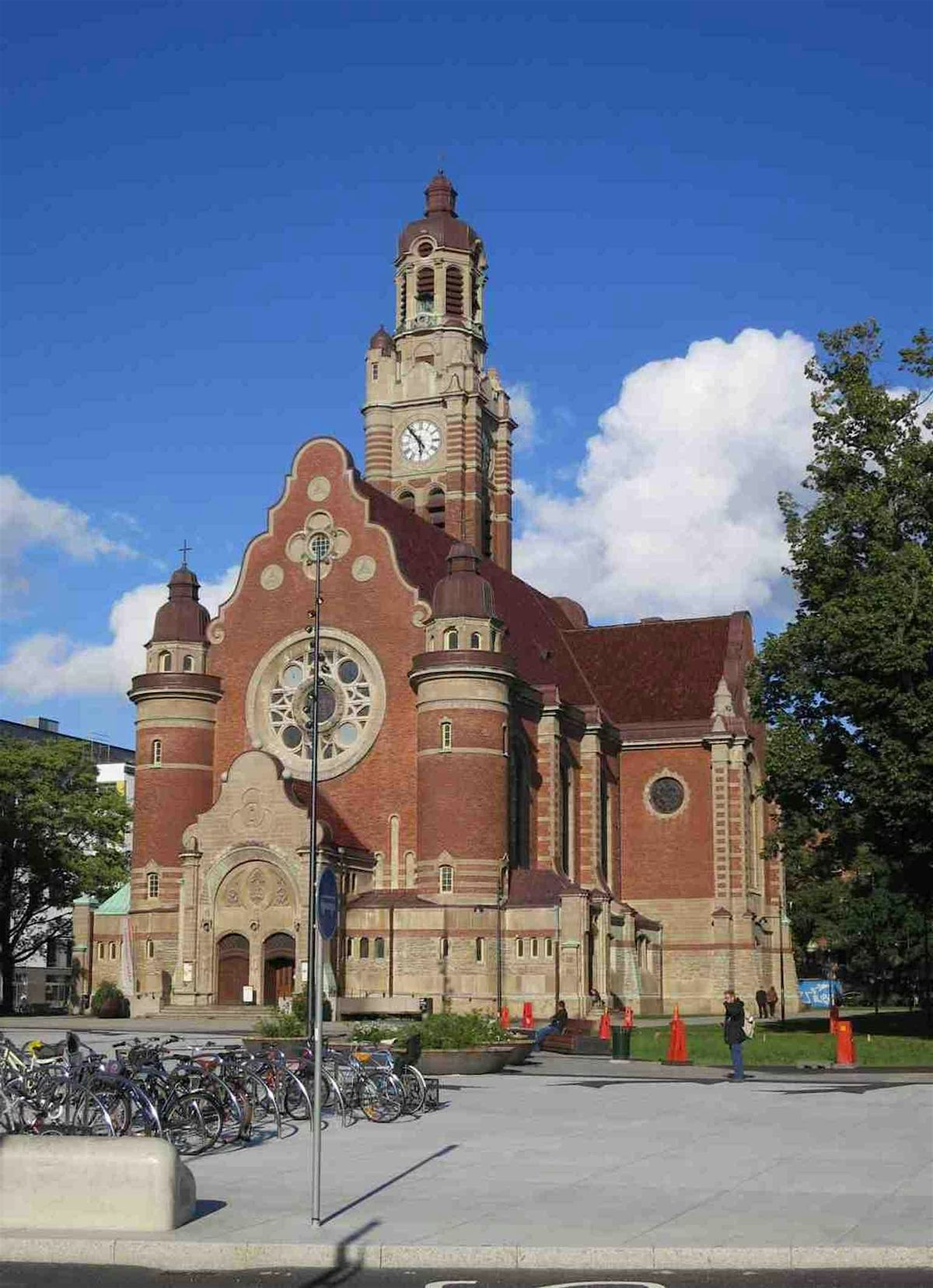 Malmo Audio Tour: The Heartbeat of R\u00e5dmansv\u00e5ngen