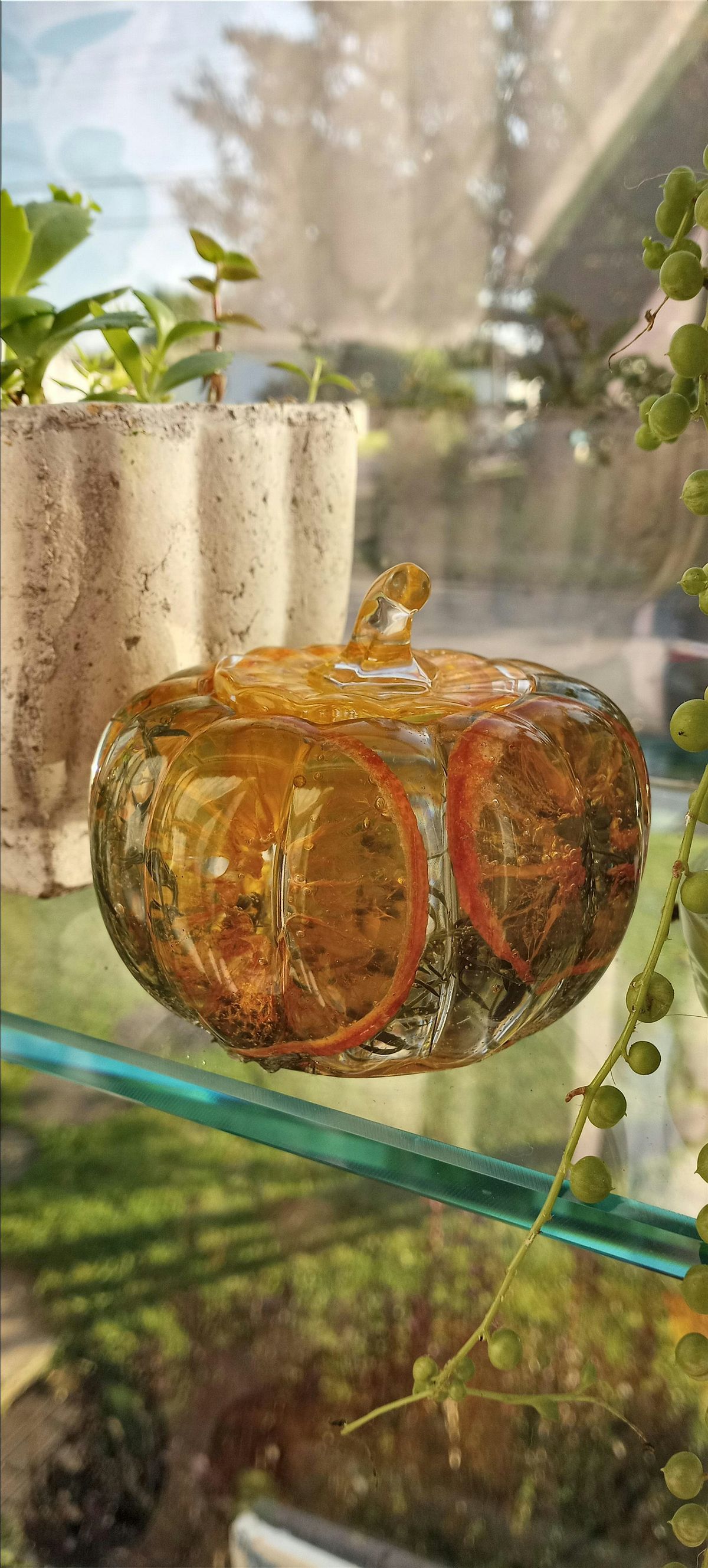Make a Resin PAW, Mushroom, pumkin jar