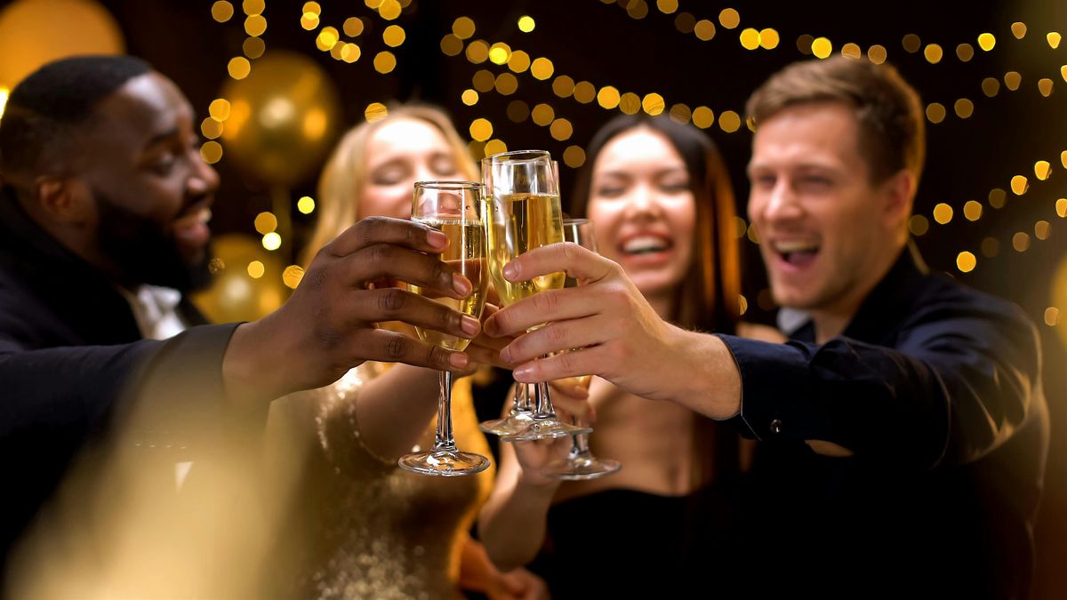 CHAMPAGNE DREAMS NEW YEAR'S EVE BASH