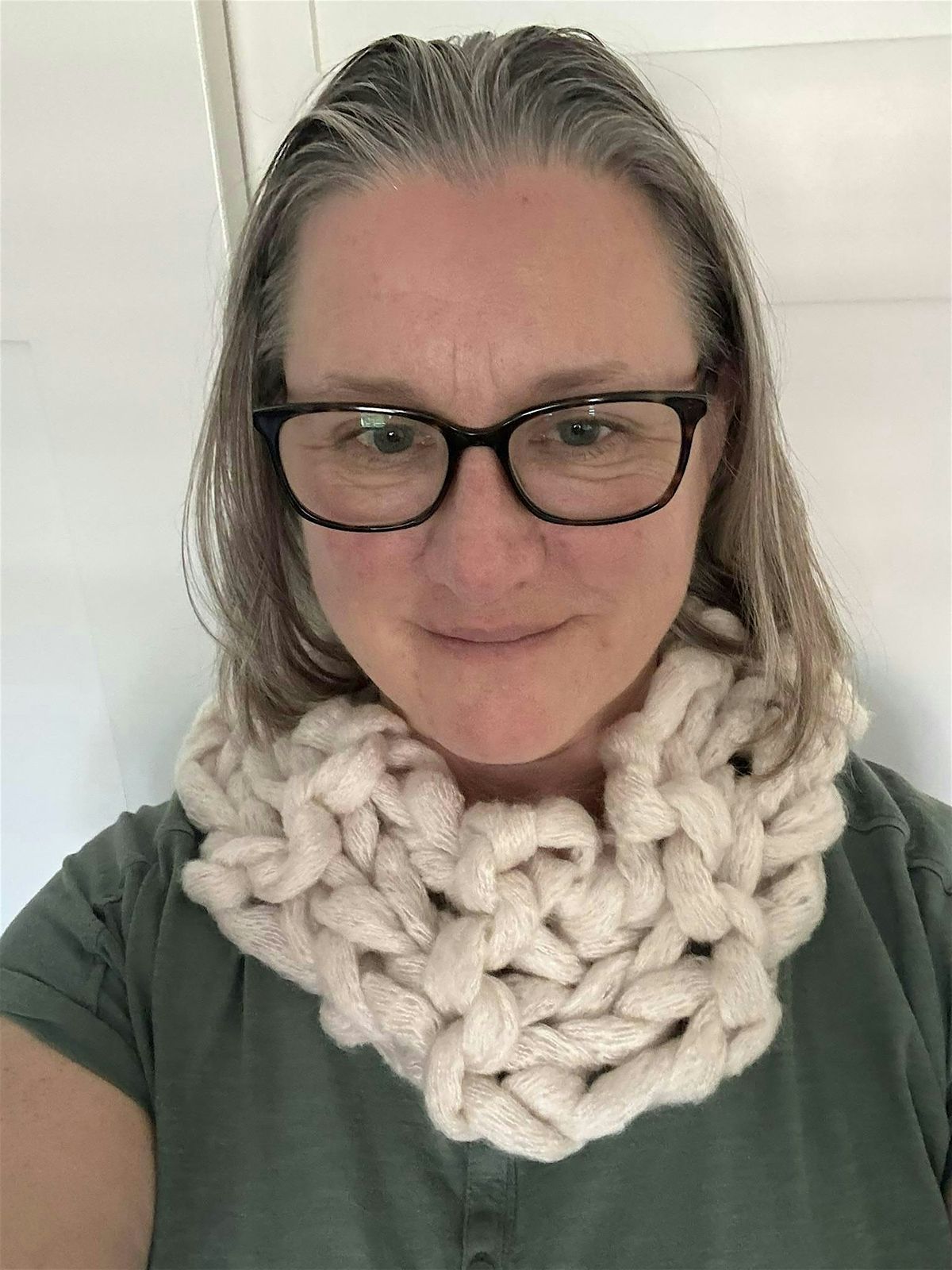 Hand-Knit a fluffy cowl