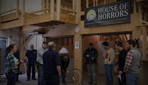 Real Estate Investors House of Horrors  Tour the house with 1000 violations