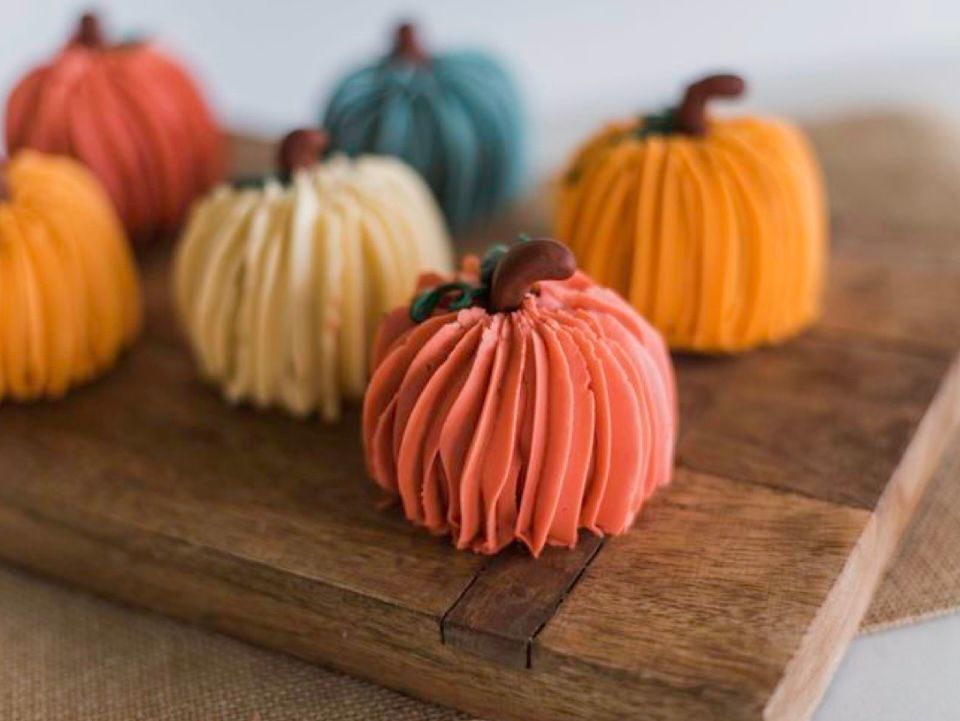 Mini Pumpkin Cake Class