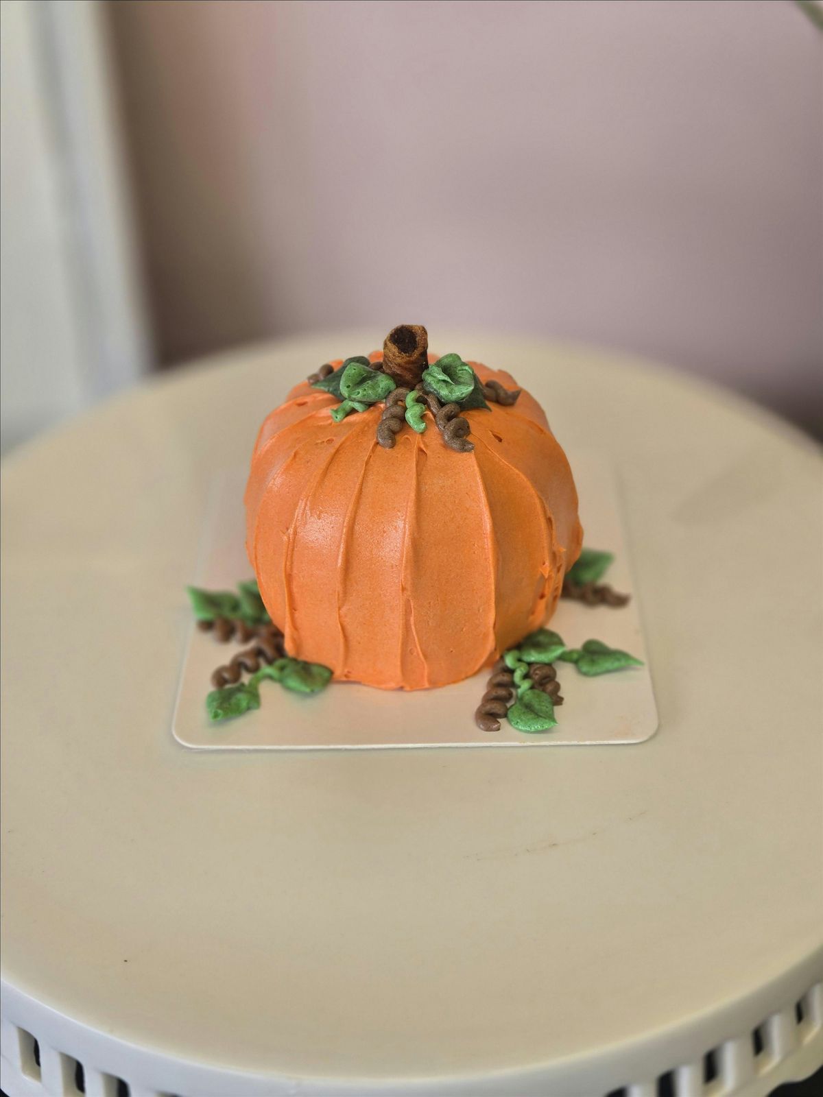 Mini Pumpkin Cake Decorating