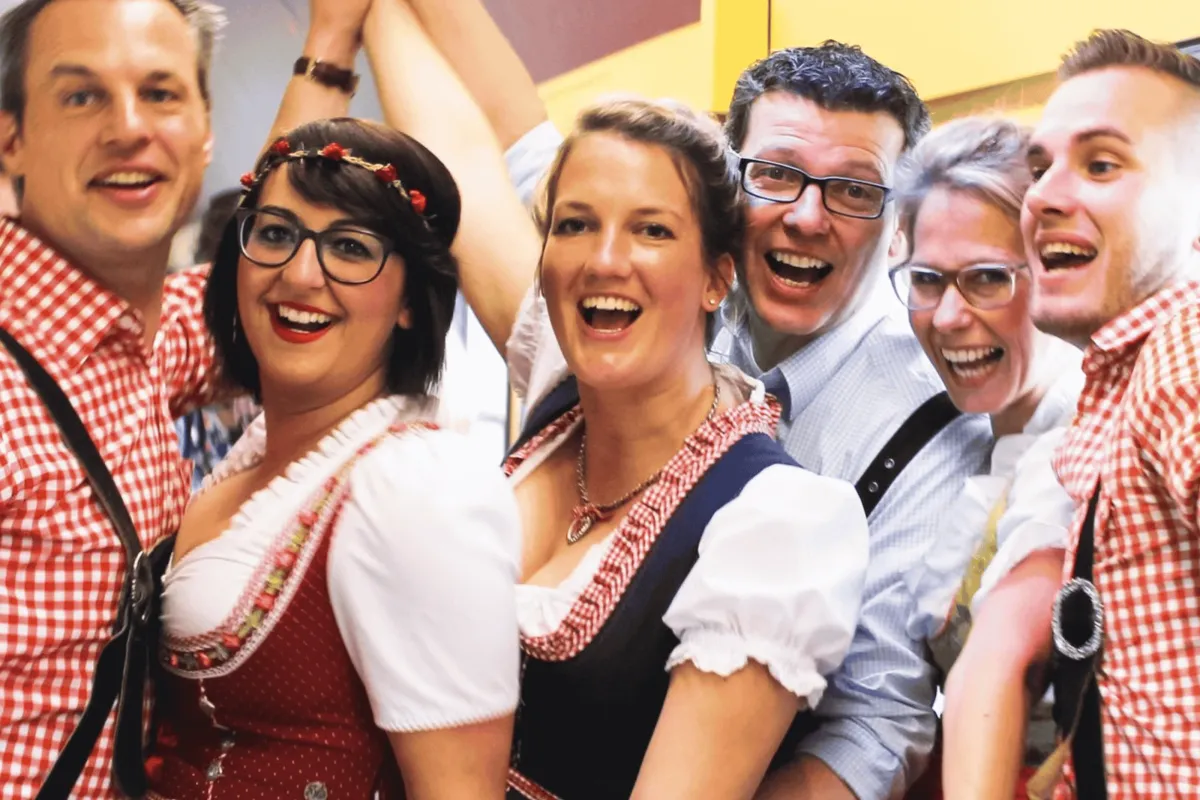 Oktoberfest-Partyboot