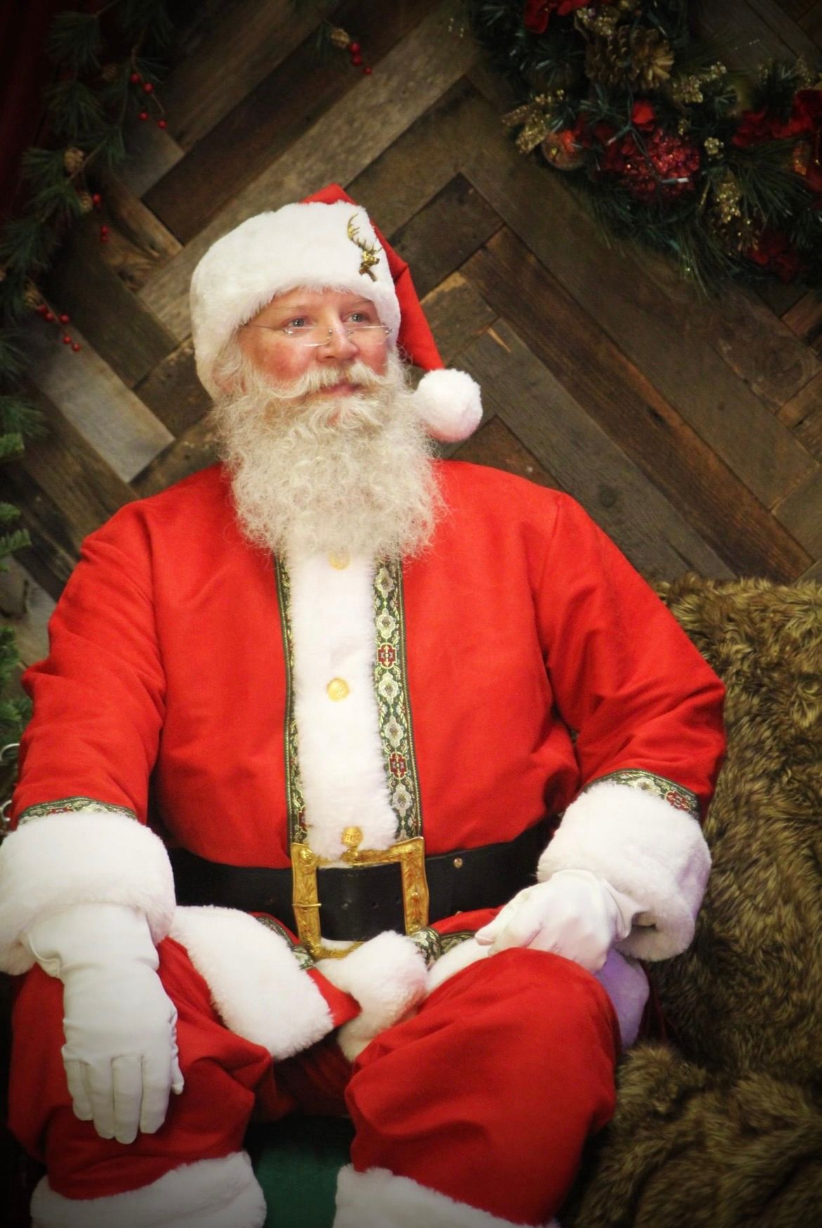 Schedule Free Selfies with Santa at Noble Grove Tree Farm