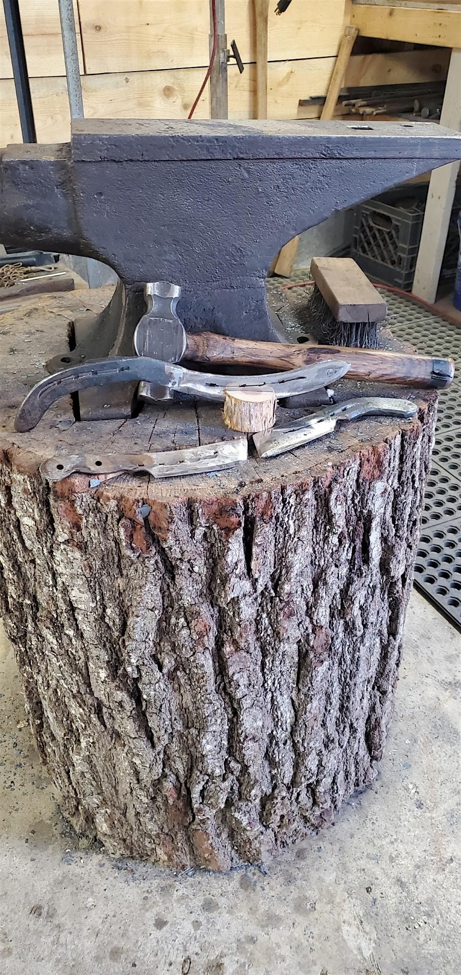 Horseshoe Knife Class at War Horse Forge