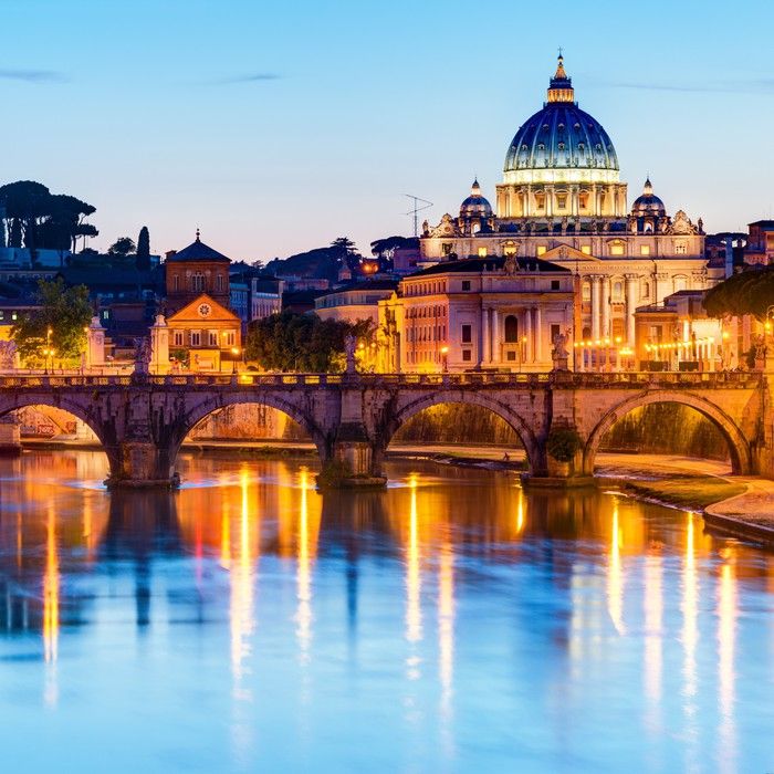 Roma di Notte: Il Colle Vaticano e i Fantasmi di Roma a Piazza Navona