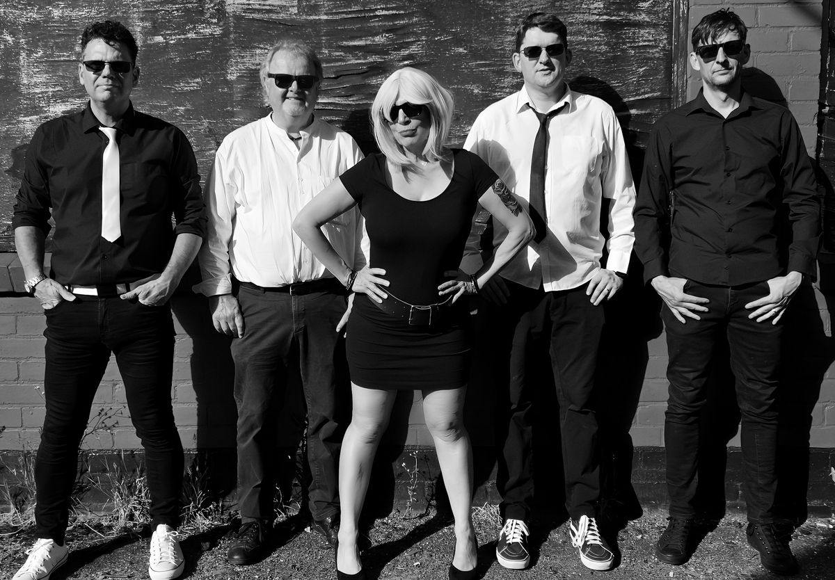 Blondish (Blondie tribute) live at The Marr\u2019s Bar