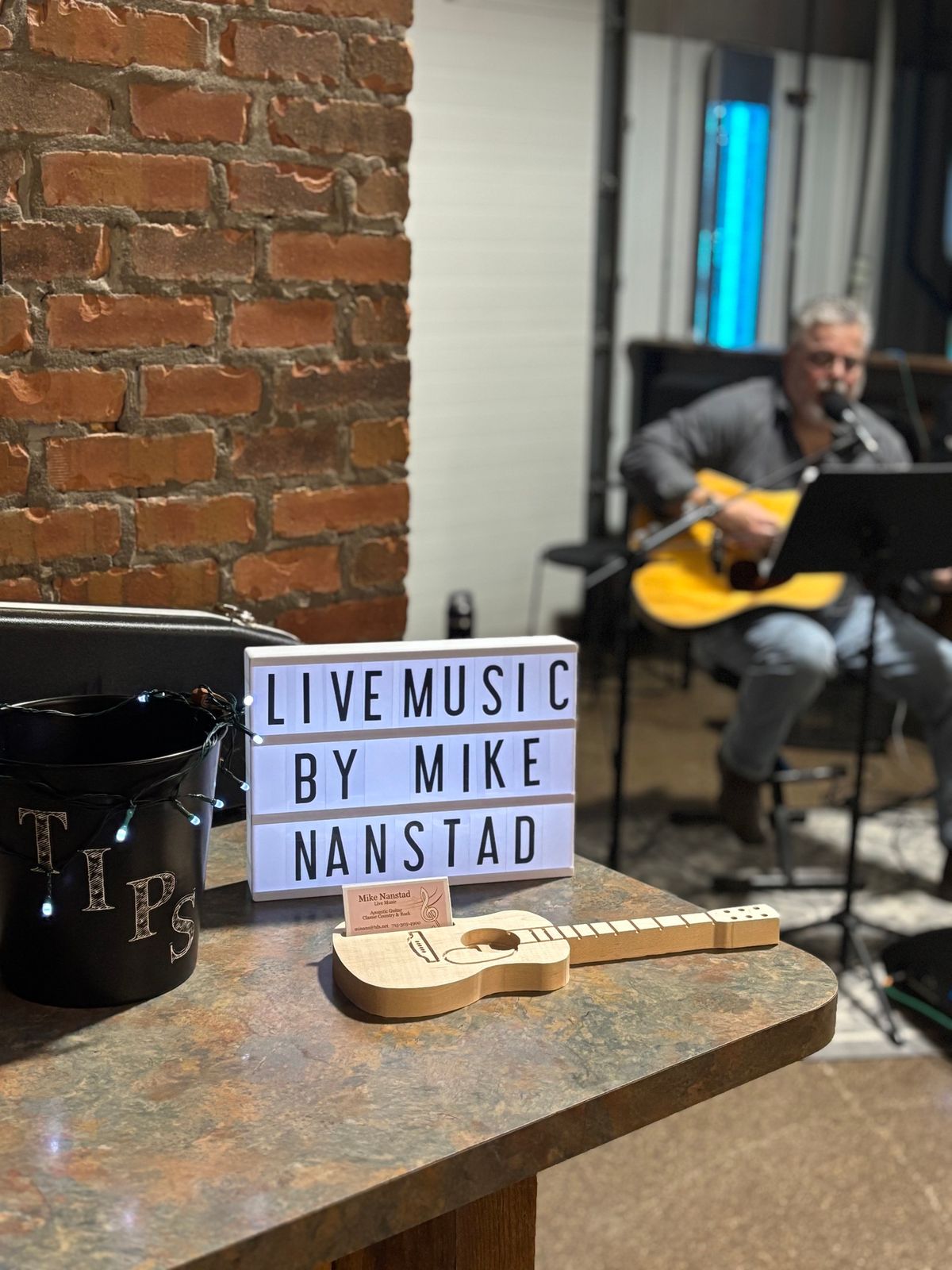 Live music by Mike Nanstad