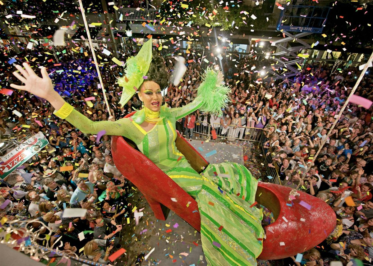 IF THE SHOE FITS Key West Queen of New Years Eve Shoe Drop Pageant: DALLAS!