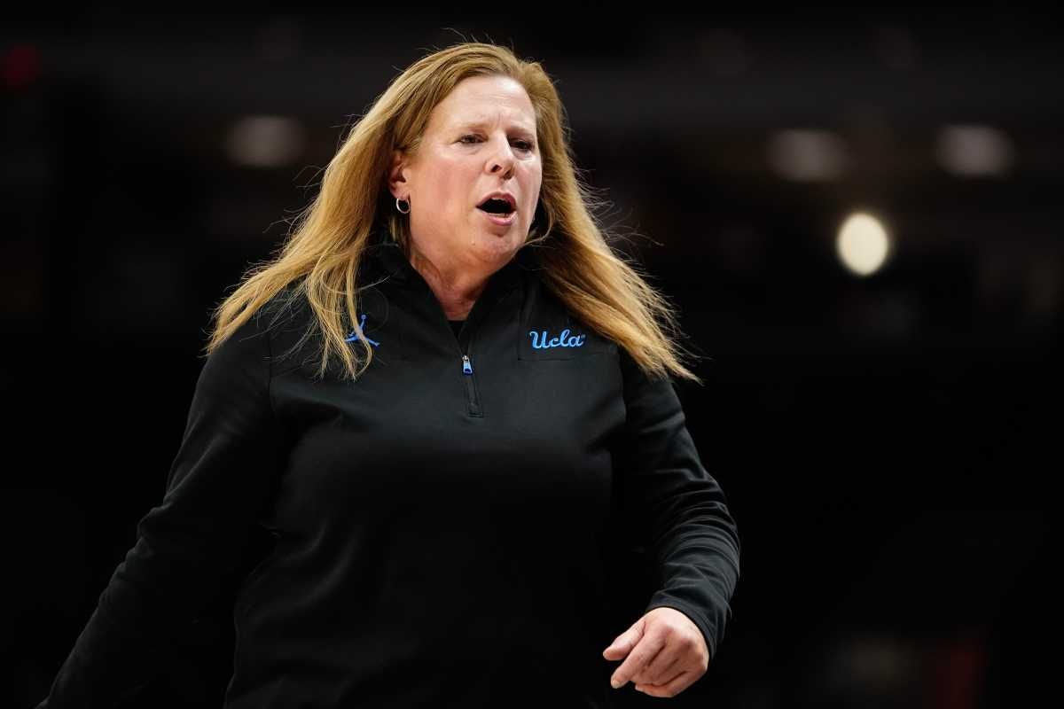 Washington Huskies at UCLA Bruins Womens Volleyball