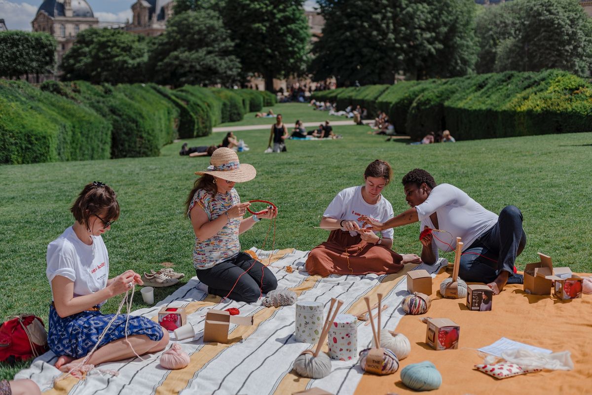 Tricot en public WAK avec @HelloKim_ au Jardin des Tuileries, Paris