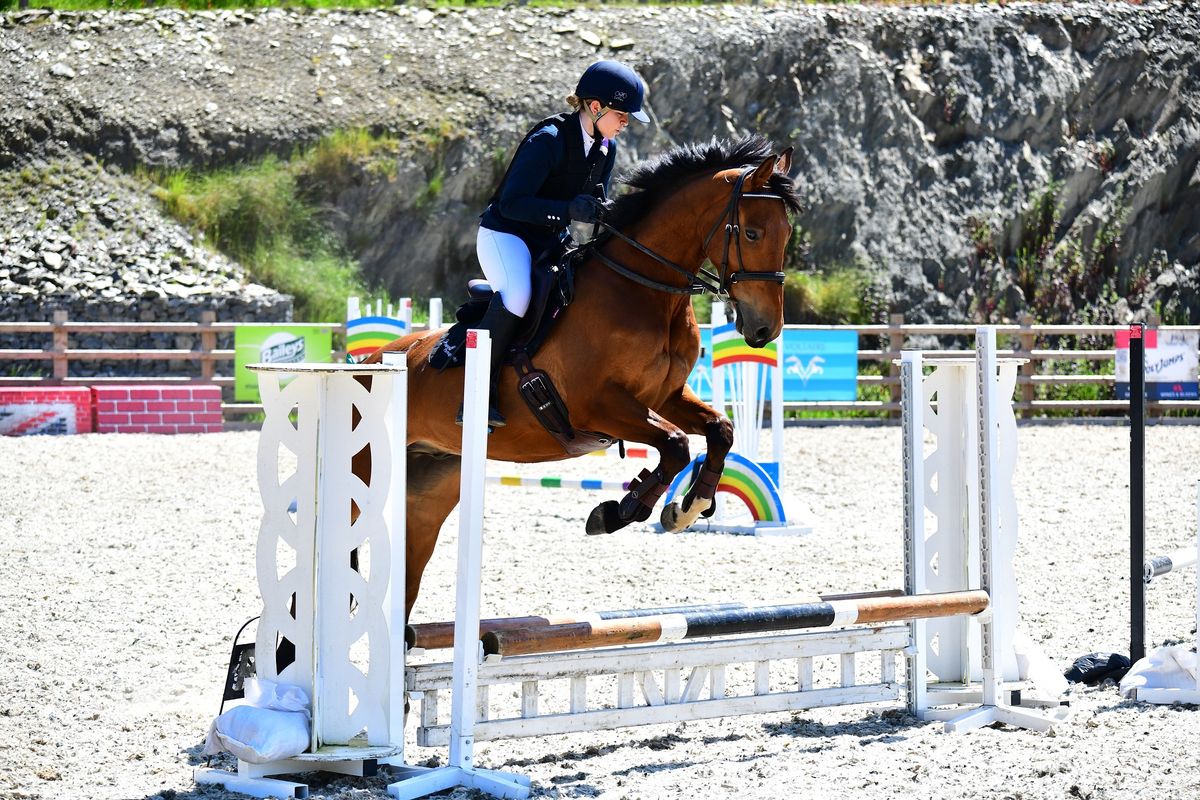 Unaffiliated Showjumping with trailblazers qualifications 