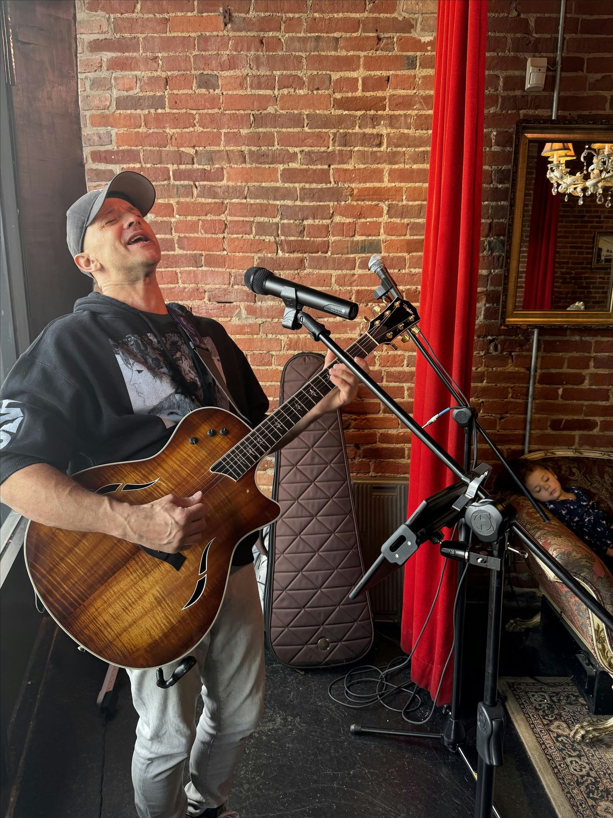 Bar Side Concert | Paul Richardson