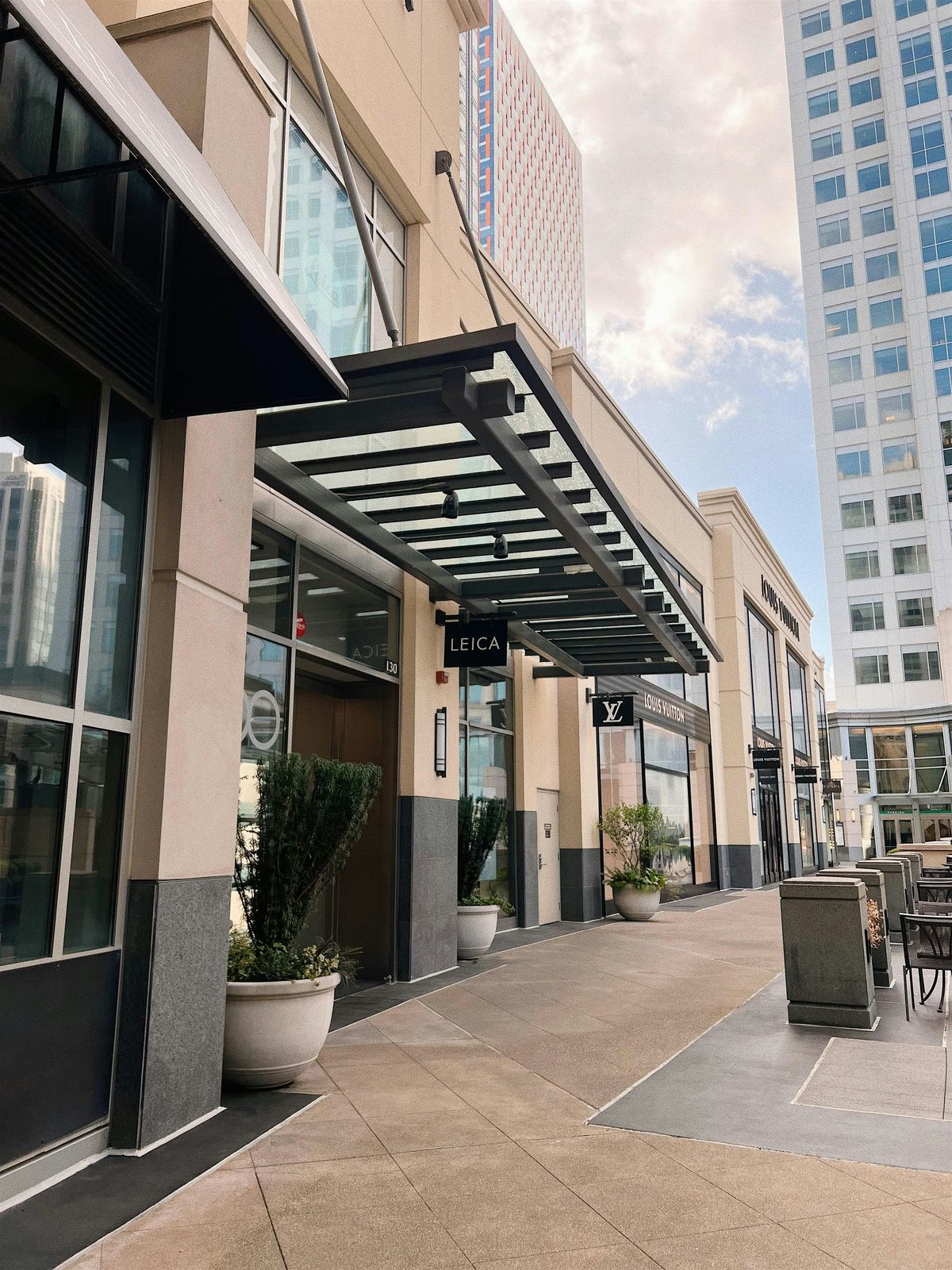 Chingonas with Cameras Photo Critique - Leica Store Bellevue