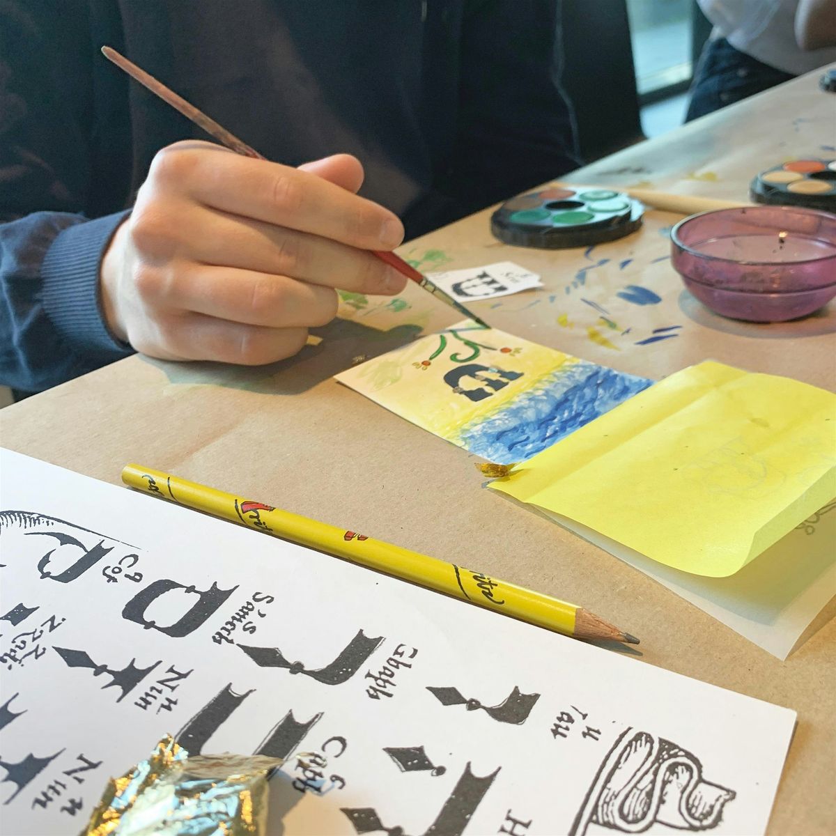 Workshop Hebr\u00e4ische Buchstaben beleuchten