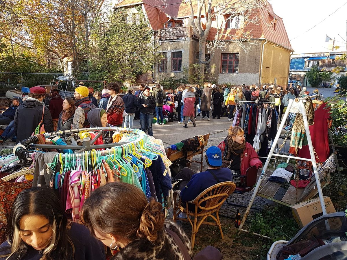 Endlich wieder Flohmarkt im H\u00dcHNER!