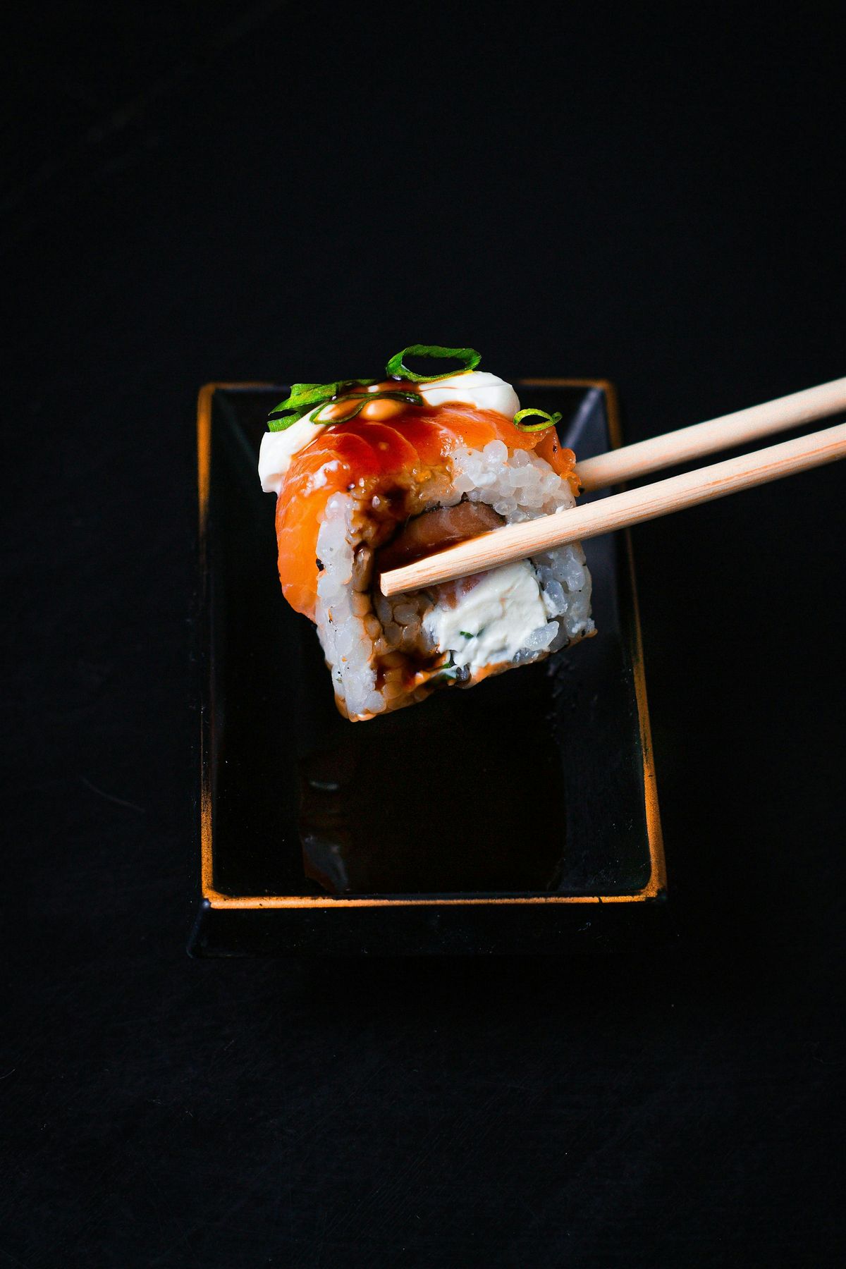 Vinyl Thursdays Happy Hour: Sushi, Hookah, Drinks!