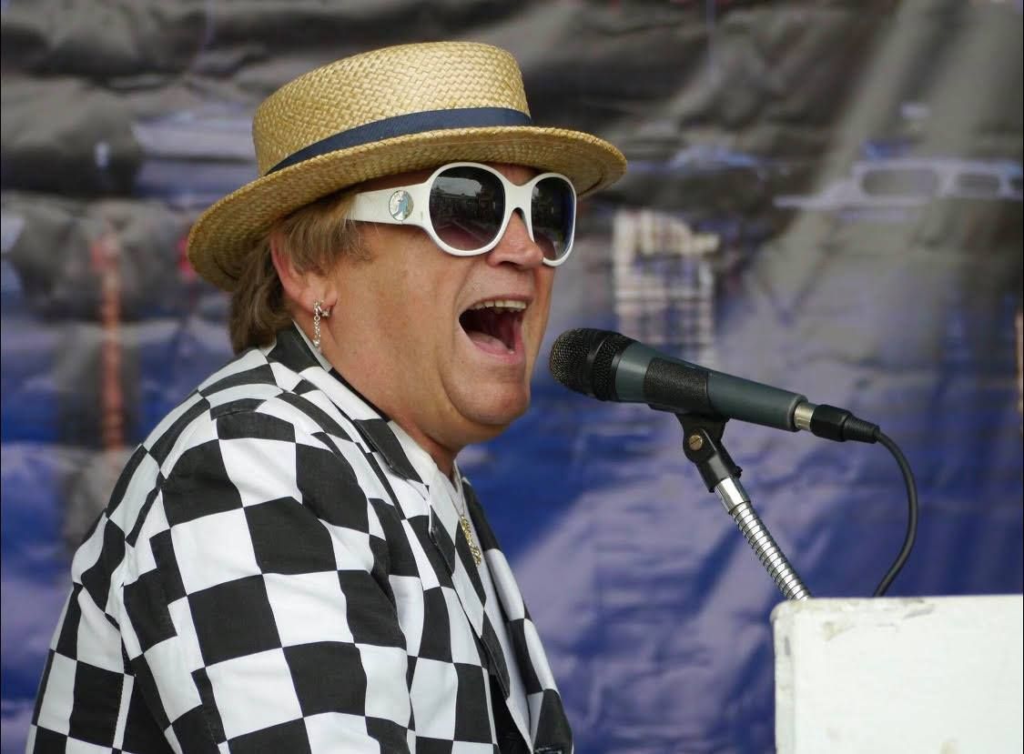 Elton John Tribute by Alan Free SHOW At Manuel's Thursday 6th February from 19:30