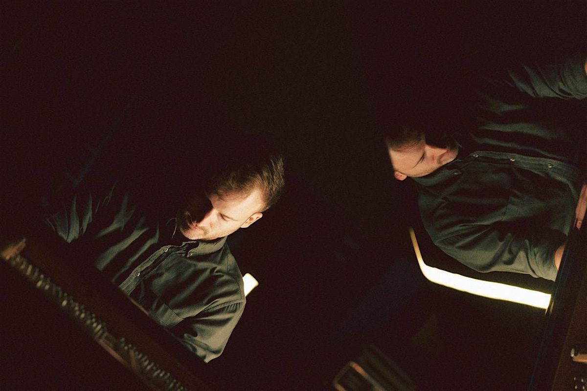 Pianist Pieter Savenberg - Into The Light