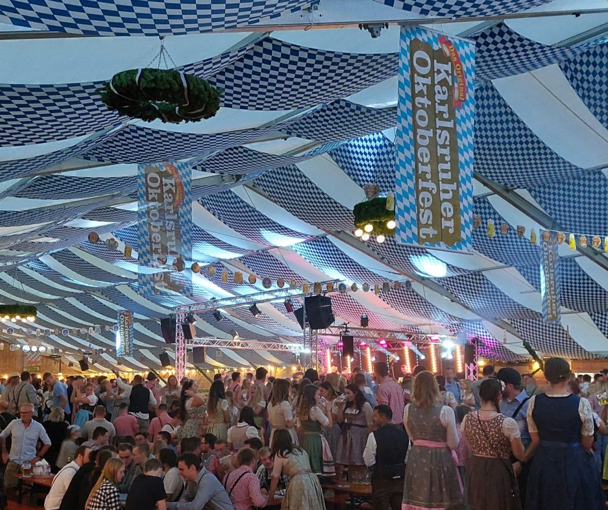 10. Karlsruher Oktoberfest mit Livemusik der Partyband Firma Holunder