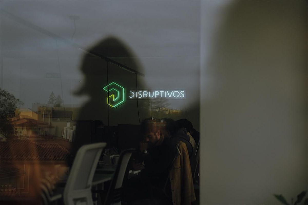 12 MOMENTS 2025 - Workshop - Taller: \u201cIA para convertirte en otra persona\u201d\u2026