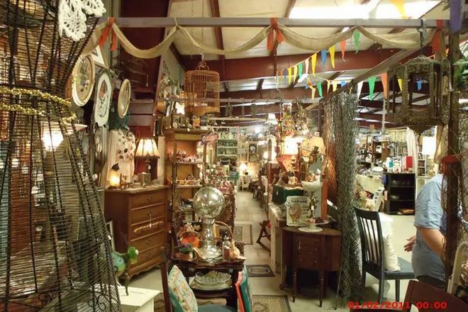 Antiques & Collectibles Flea Market