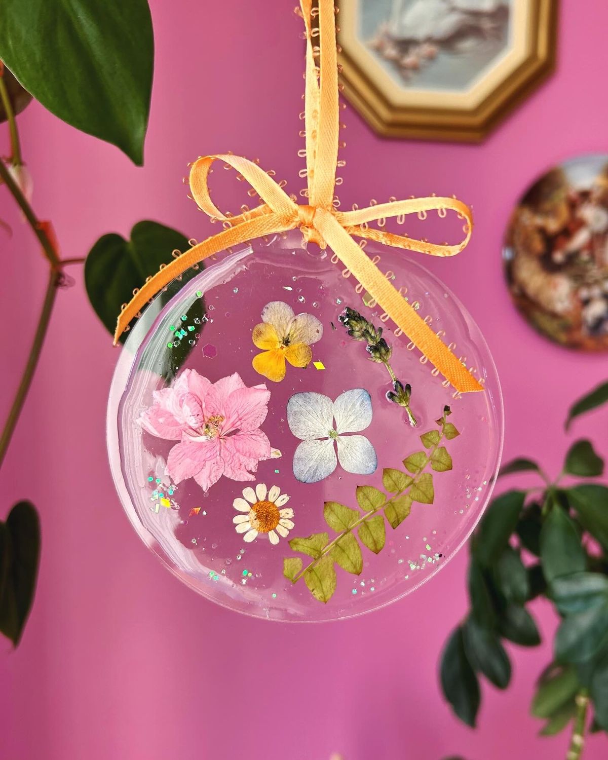 Resin & Florals Ornament Class