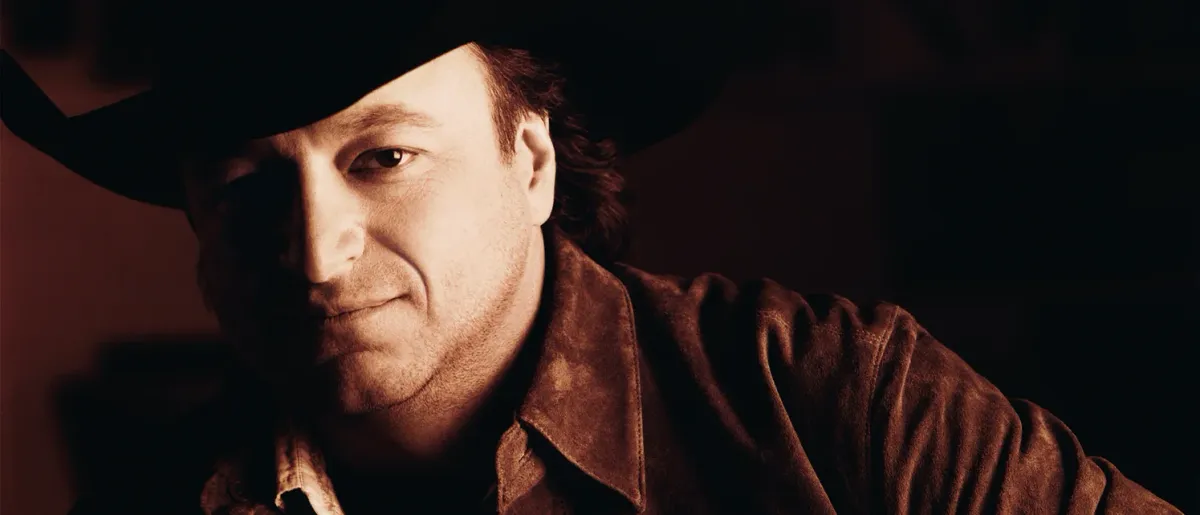 Mark Chesnutt in Benton