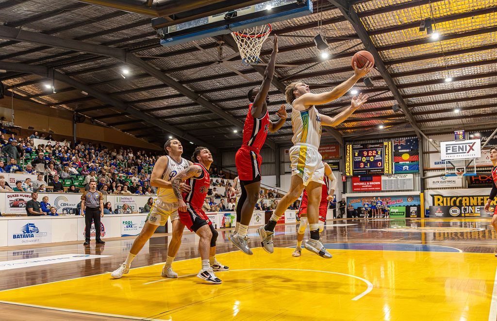 Fenix Geraldton Buccaneers vs Perth Redbacks